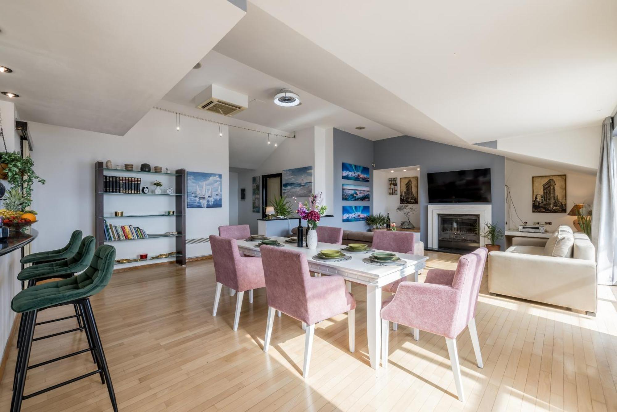 Urban Utopia Penthouse With Private Parking Split Exterior foto